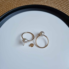 BRINCO ARGOLA COM BASE PÉROLA - Bia & Rô Semijoias