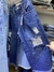Calça jeans pantacourt rasgada