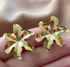 Brinco Orgânico de Flor Plissada na internet