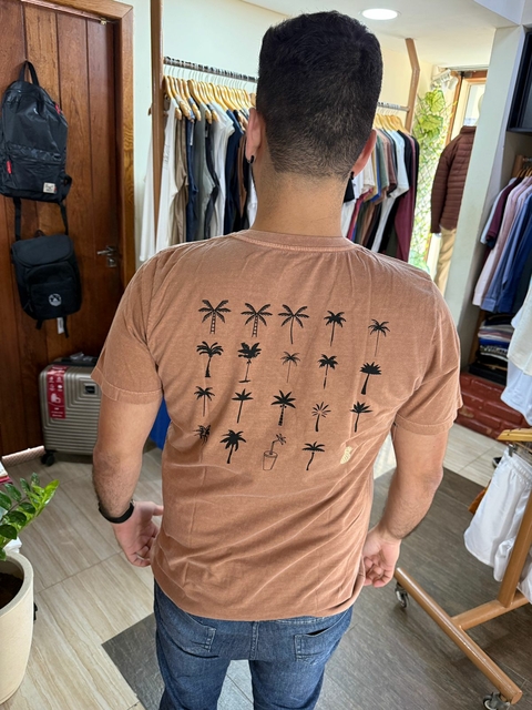 T-Shirt Marrom Coqueiros - Abacaxi - Copo GM