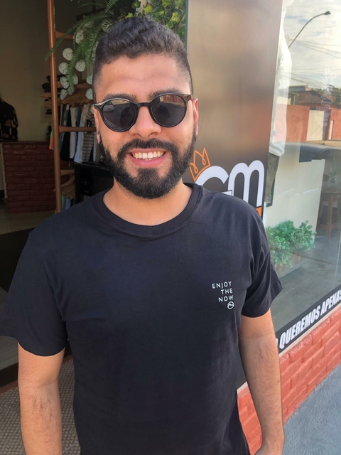 T-Shirt Preto Enjoy The Now Mountain