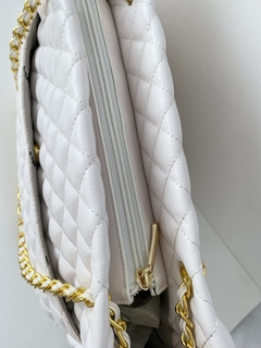 Bolsa Feminina matelassê - Cecília - Branca na internet