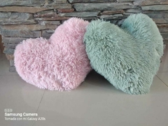 ALMOHADON CORAZON PELO DE MONO MARRON en internet