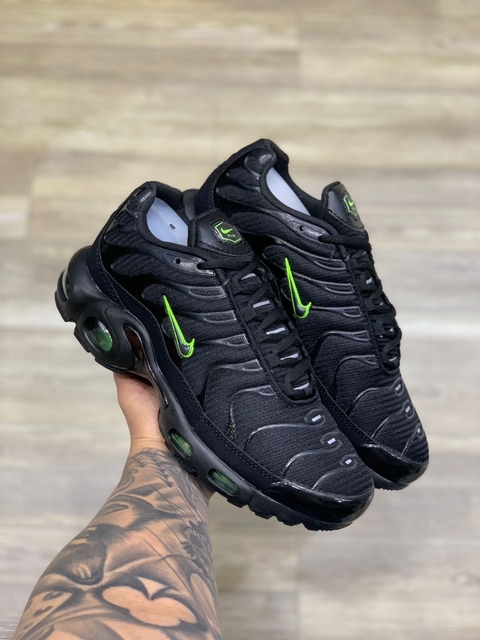NIKE AIR MAX TN PLUS
