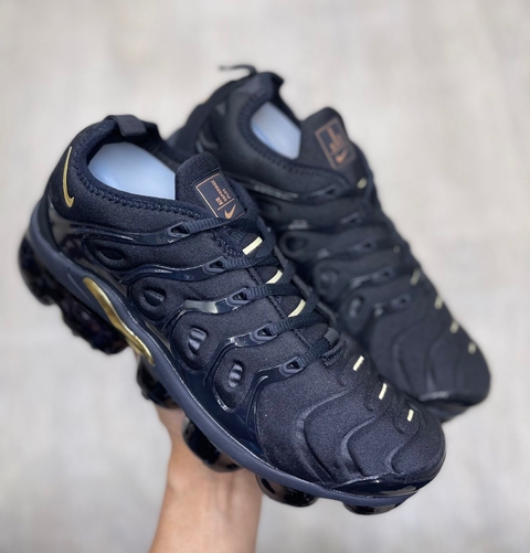 NIKE VAPORMAX PLUS