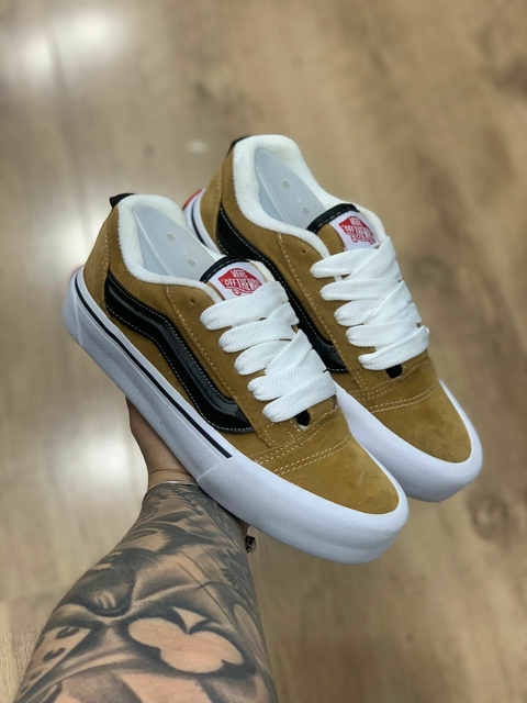 VANS KNU