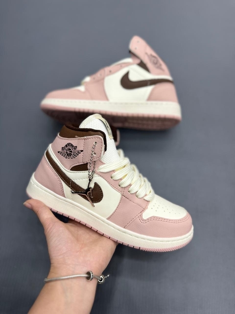 NIKE AIR JORDAN 1 MID