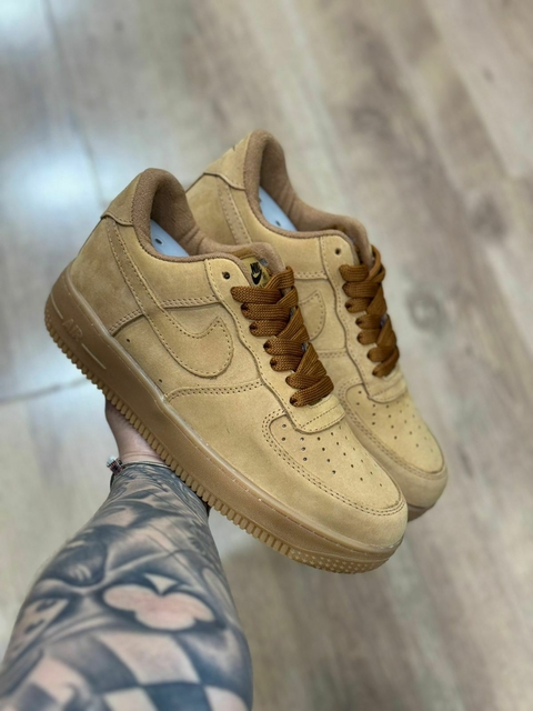 NIKE AIR FORCE 1 LV8
