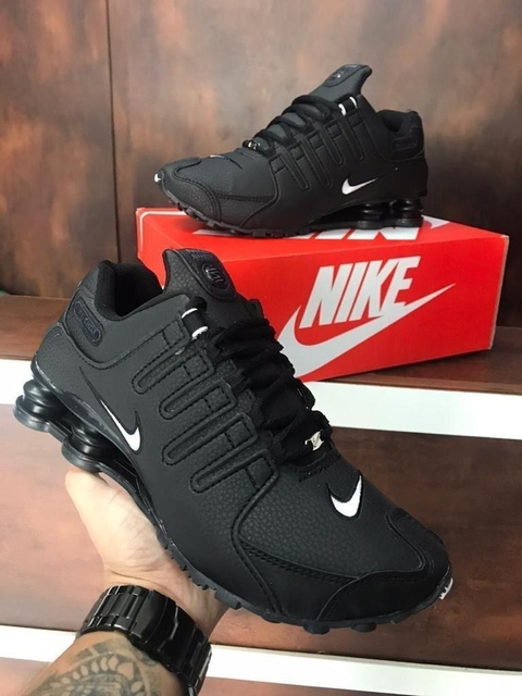 NIKE SHOX
