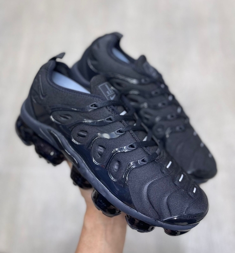 NIKE VAPORMAX PLUS