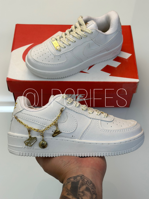 NIKE AIR FORCE 1