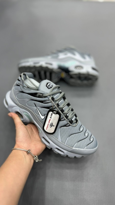 NIKE AIR MAX TN PLUS