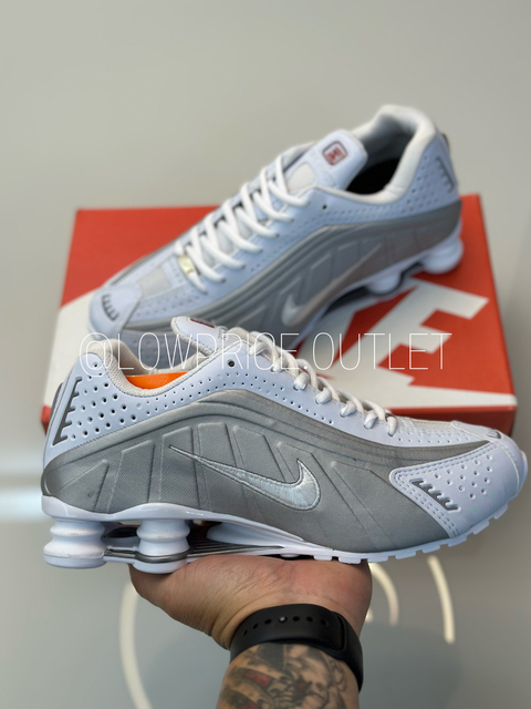 NIKE SHOX R4