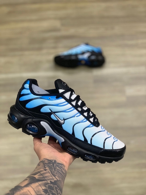 NIKE AIR MAX TN PLUS
