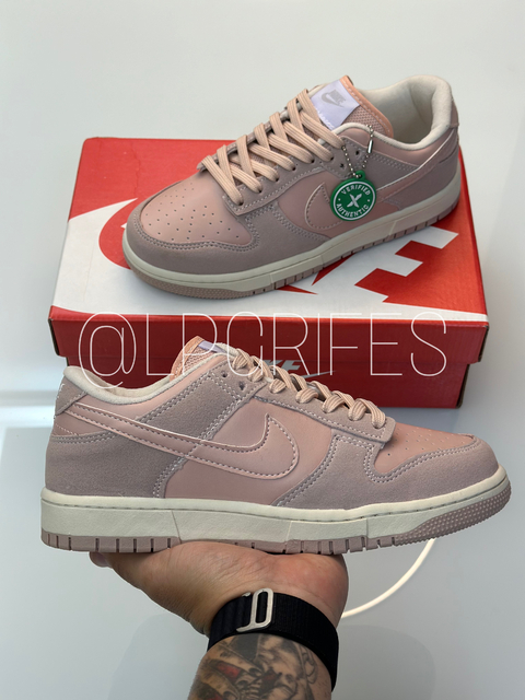 NIKE DUNK LOW