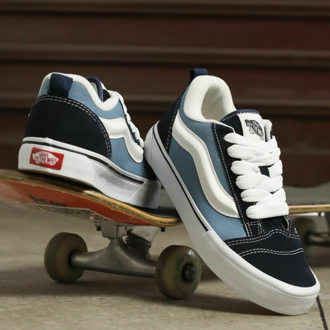VANS KNU