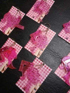 Llavero Barbie + inicial - souvenir de resina - comprar online