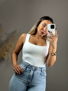 Body Livia Branco na internet