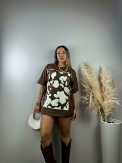 Camiseta T-Shirt Vitória Marrom na internet