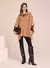 PONCHO LE LIS PAOLA CARAMELO TRICOT FEMININO na internet