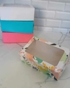 Caja 21x14x7,5 con visor blanca/celeste/rosa/flores x 10 unidades (el precio es por c/u)