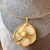 Colar flor de madrepérola - comprar online