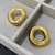Brinco círculo orgânico dourado