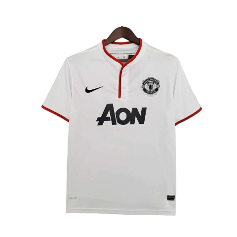 Camisa retrô branca do Manchester United da temporada 2013/2014, com detalhes em vermelho e logo da Nike.