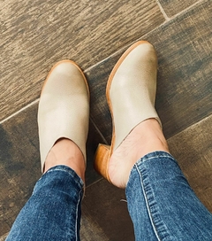 Zapatos con tacos (art 74)