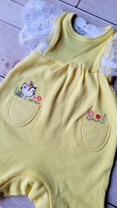 Macacão Bebê Manga Curta com Renda Jardim Amarelo - Loja Meu Guri Moda Bebê