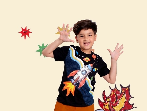 CAMISETA FOGUETE PRETA