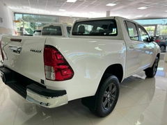 TOYOTA HILUX SR 4X2 MT C/D 0KM - MB AUTOMOTORES