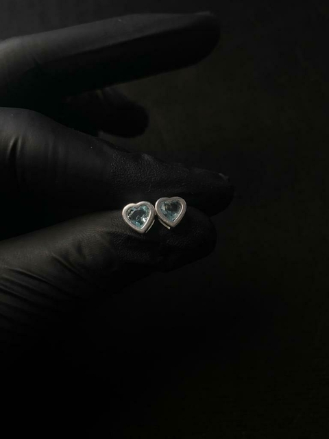 Brinco de Coração Prata Com Pedra de Zircônia 7mm