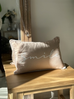 Almohadon estampado smile rosa - comprar online
