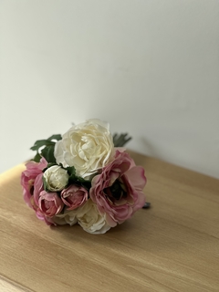 Ramo de flores Romi - comprar online