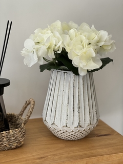 Florero conico blanco
