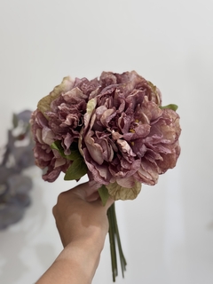 Ramo de peonias rosa oscuro en internet