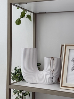 Jarrón blanco tallado terracota - comprar online