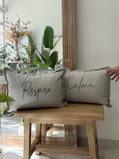 Almohadon bordado RESPIRA - Gelsomino Home Deco