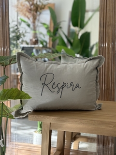 Almohadon bordado RESPIRA - comprar online
