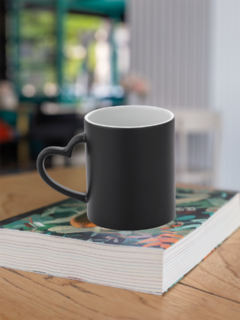 Caneca branca Mágica Fosca alça coração - comprar online