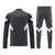 Conjunto de treino masculino Real Madrid 25/26, importmanto, Champions League, Kit Treino Real Madrid, Treino Mbappé, Treino Vinijr, Conjunto Adidas cinza com detalhes em azul e branco, Roupa de treino Real Madrid para homens, Conjunto esportivo Real Madr