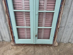 Ventana de cedro con celosias y vitraux Cod.13741 - Aberturas Recicladas