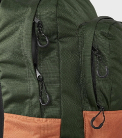 MOCHILA HOLLAND 35Lts MILITAR/BRONCE Montagne - tienda online