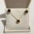 Conjunto redondo dourado com preto