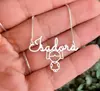 Colar nome personalizado com bonequinho