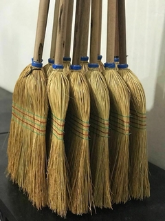 ESCOBA PAJA REFORZADA