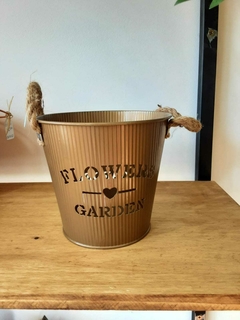 Vaso de Lata Marrom