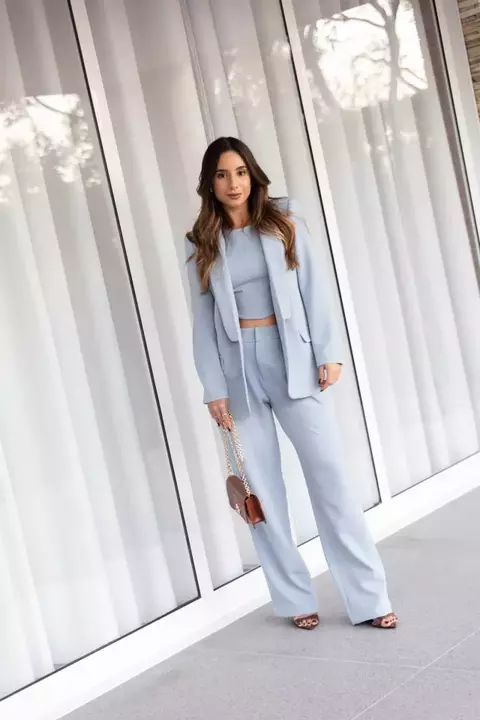 CONJUNTO ALFAIARIA DANIELA BLUSA, CALÇA E BLAZER BABY BLUE