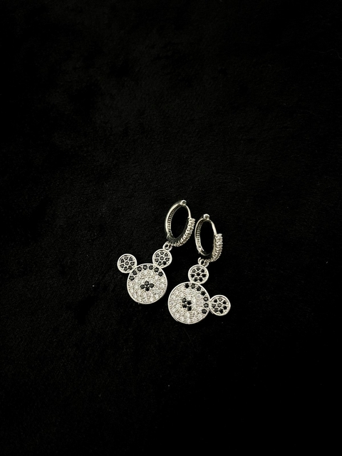 Brinco Ice Cravejado Mickey Mouse Argola Estilo Magnata Premium A++